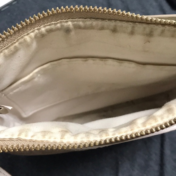 Coach over the shoulder - Picture 3 of 3